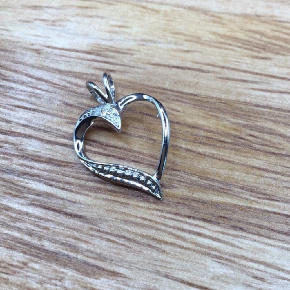 10kt white gold heart pendant (new)